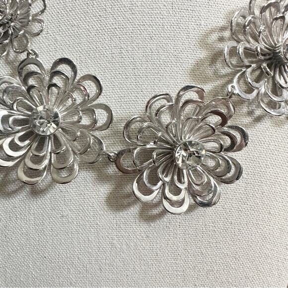 Kate Spade Silver Necklace Oops A Daisy Flower Rhinestone Statement Jewelry - Picture 4 of 10